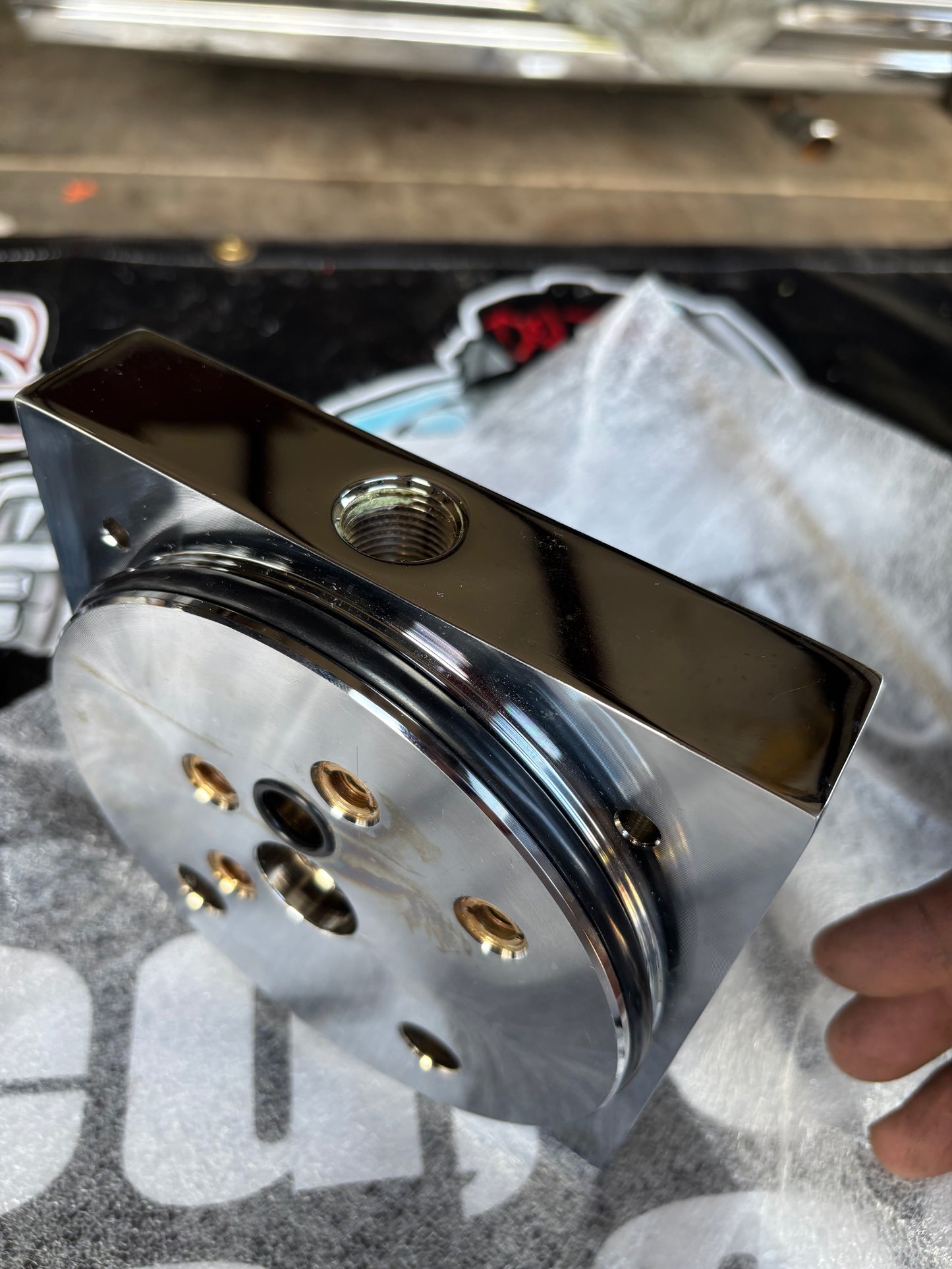 Chrome DT logo block 1/2 port