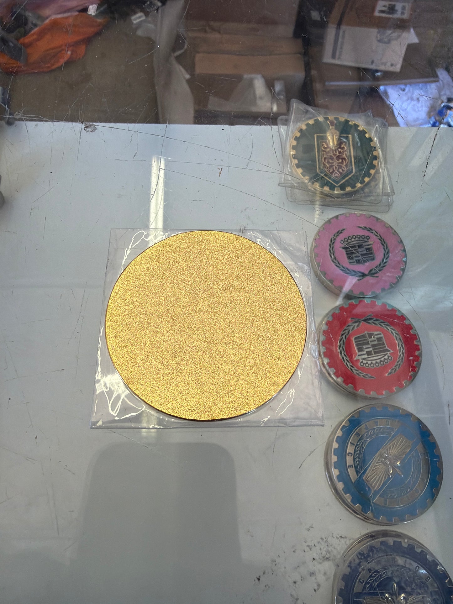 Gold Luxor wire wheel metal emblems chip(set of 4)